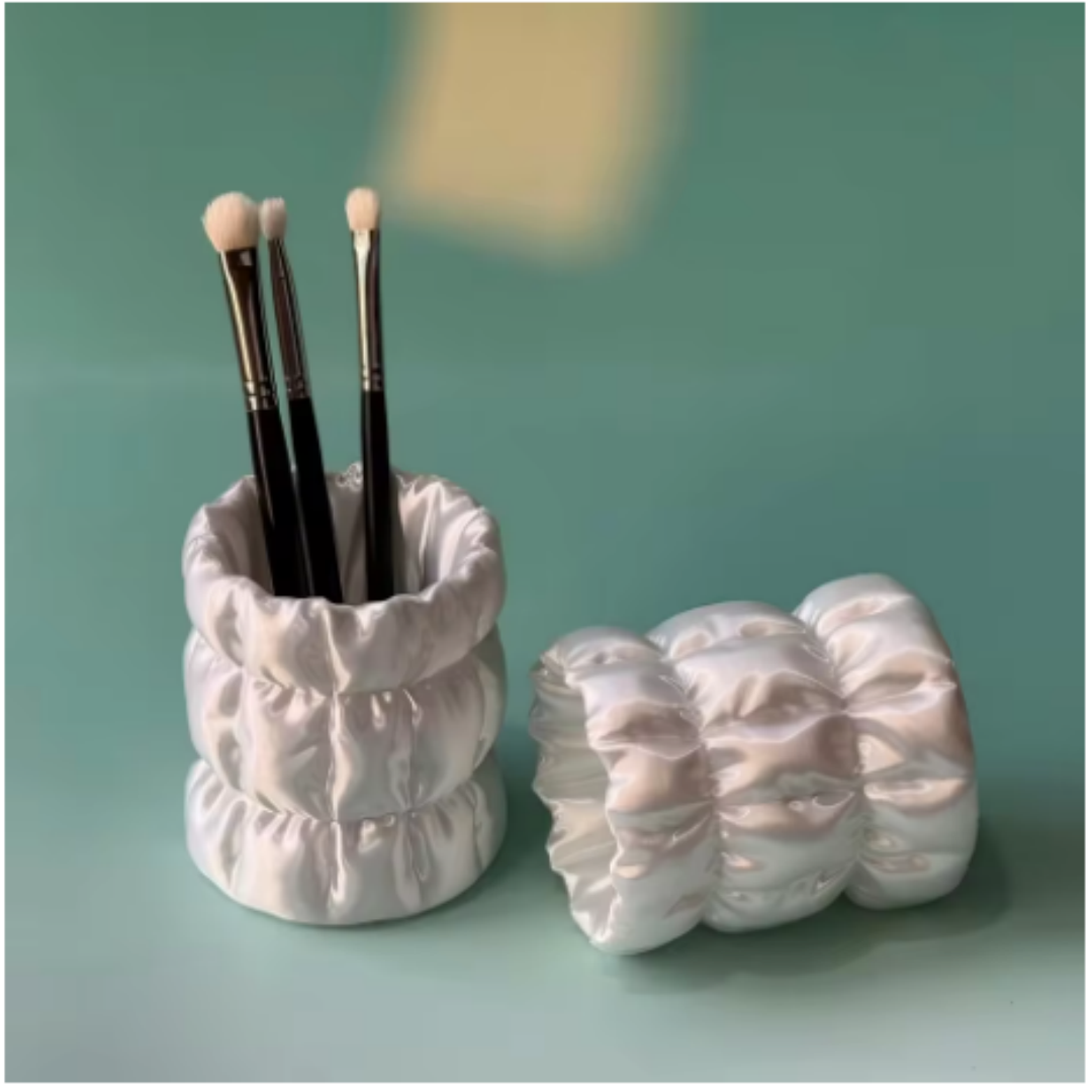 Cloud Ruched Satin Makeup Brus - Luxury Skincare And Makeup Brands 评论和价格