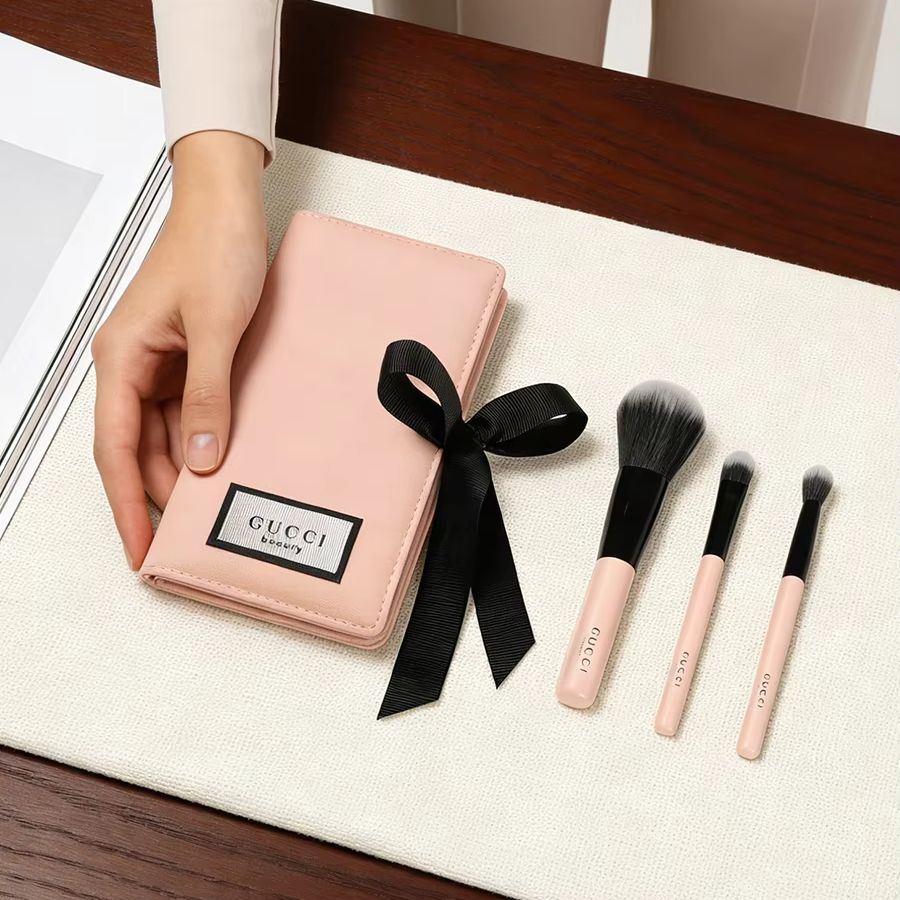 GUCCIs bag Makeup Brush Set Pi - Luxury Skincare And Makeup Brands 评论和价格